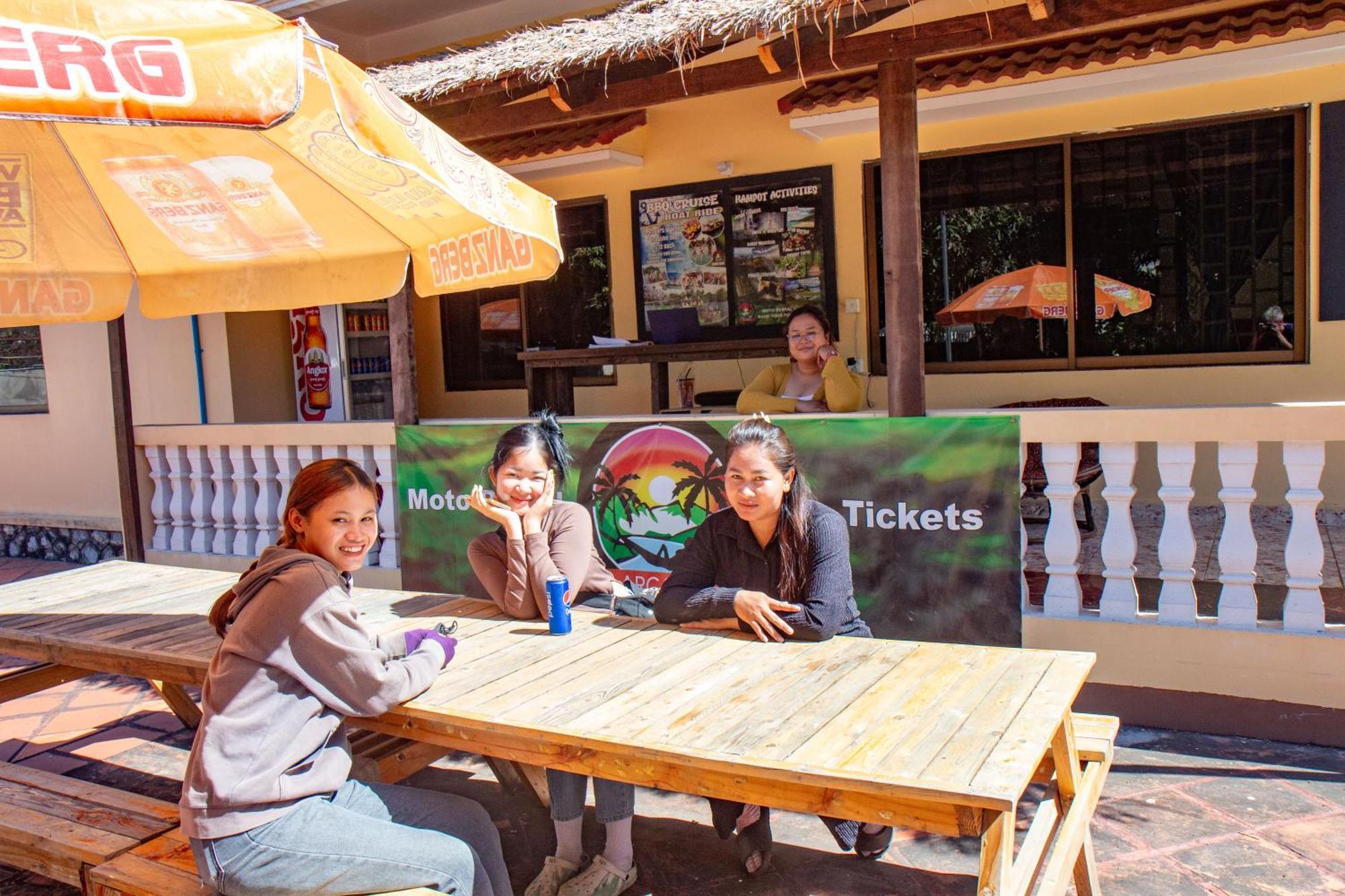 Arcadia Downtown Hostel Kampot Exterior photo